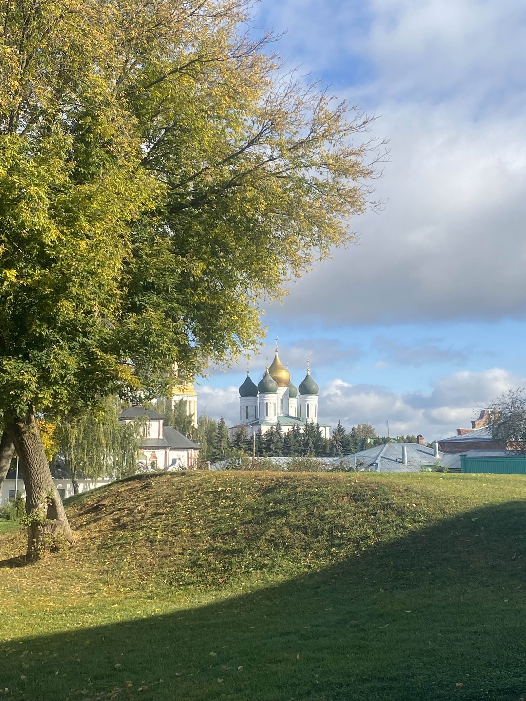 Замечательный экскурсовод Виктория. Темп экскурсии был удобный, - совсем не устали… много узнали и решили еще раз приехать! 👍🤝🌸🕊️
