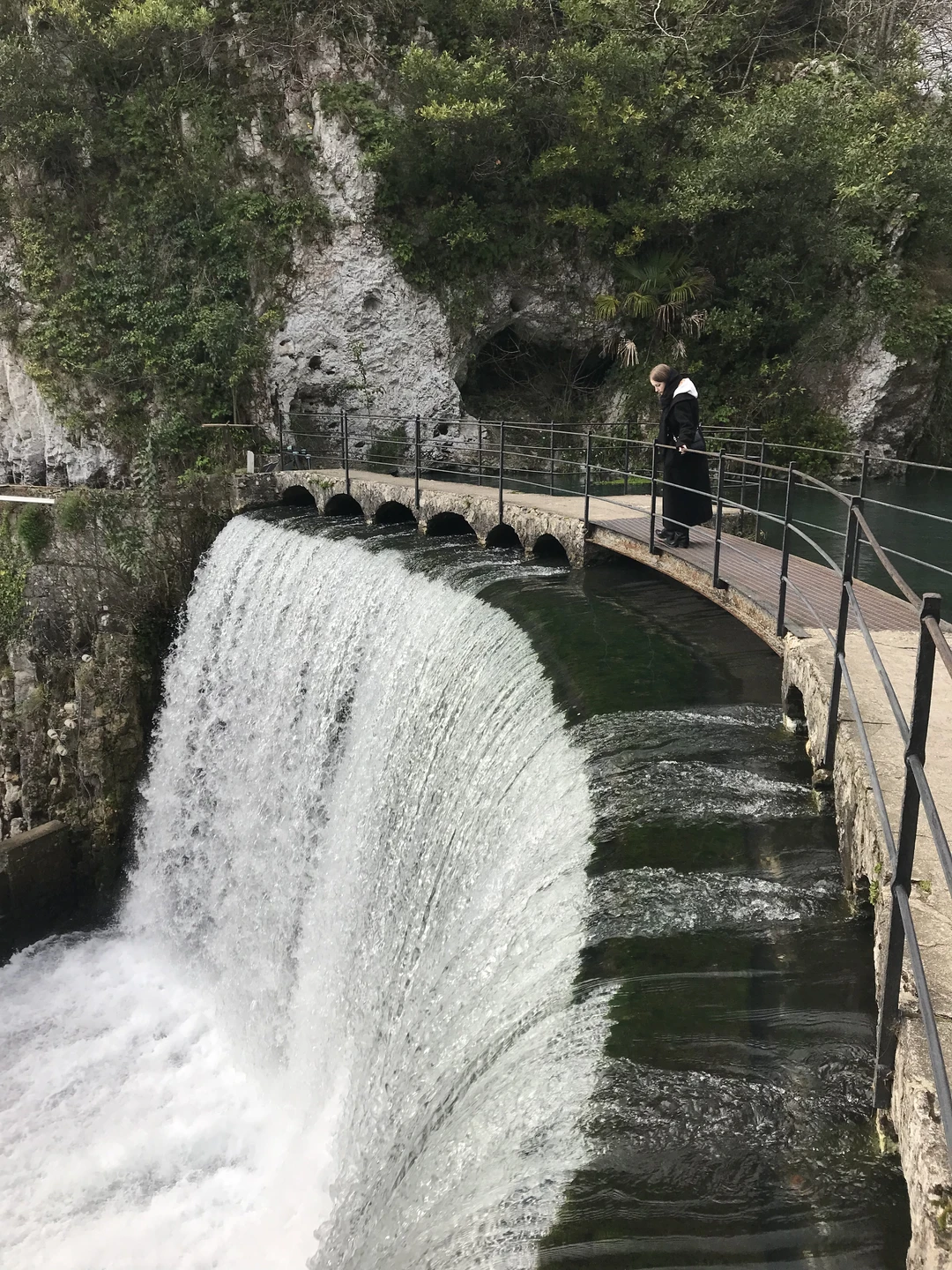 Экскурсия непростая, длительная, но невероятно интересная, даже для тех, кто в Абхазии уже был. Программа составлена