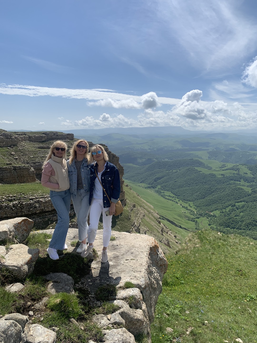 Огромное спасибо за Марату за великолепную экскурсию на Бермамыт🔥Это одна из самых лучших экскурсий, которые мы