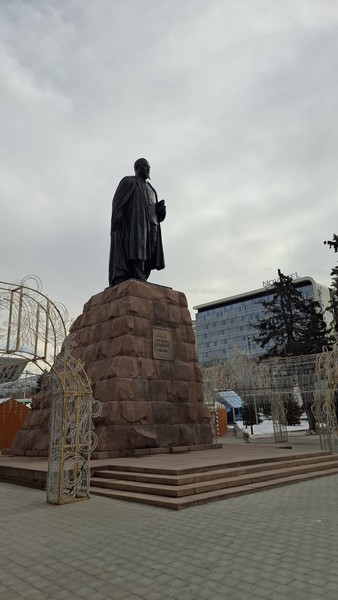 Отличная экскурсия и замечательный гид! Алёна прекрасно знает и любит свой город и радостно делится своими