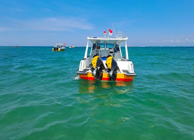 Закат на воде у берегов Бали