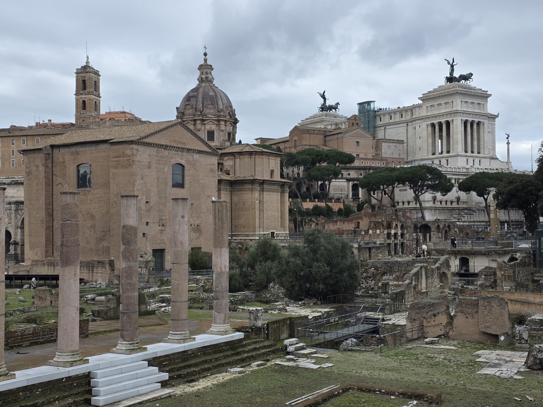 У нас был гид Олег, рассказывал очень увлекательно, подробно, но с юмором! Рекомендую!