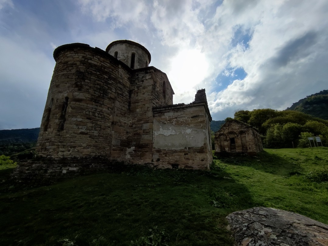 Путешествие на Домбай получилось шикарным во всех планах! Аслан - прекрасный позитивный гид👍🔥 рассказывал интересные истории,