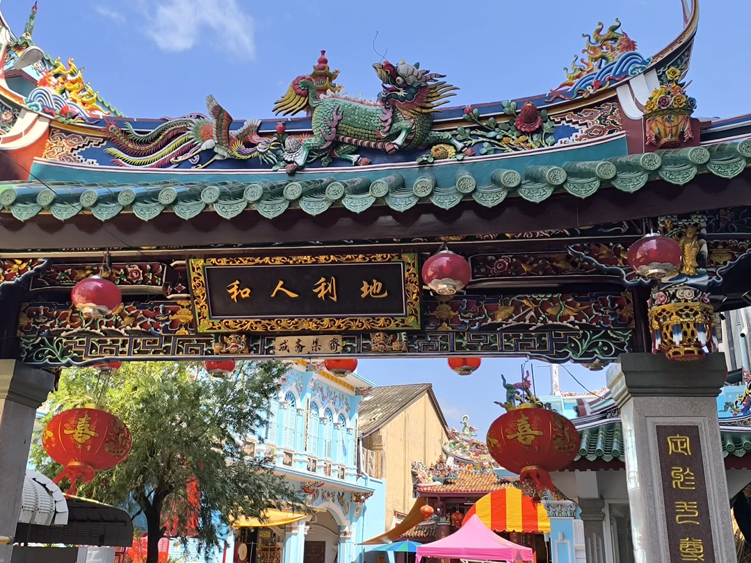 Были первый раз в Таиланде на Пхукете. Заказали Владимиру индивидуальную экскурсию, чтобы ознакомиться с городом и