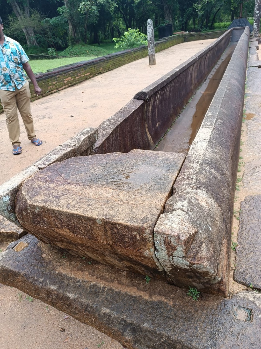 Очень большая территория комплекса. В основном это - остатки древних сооружений. Есть очень интересные моменты: древний