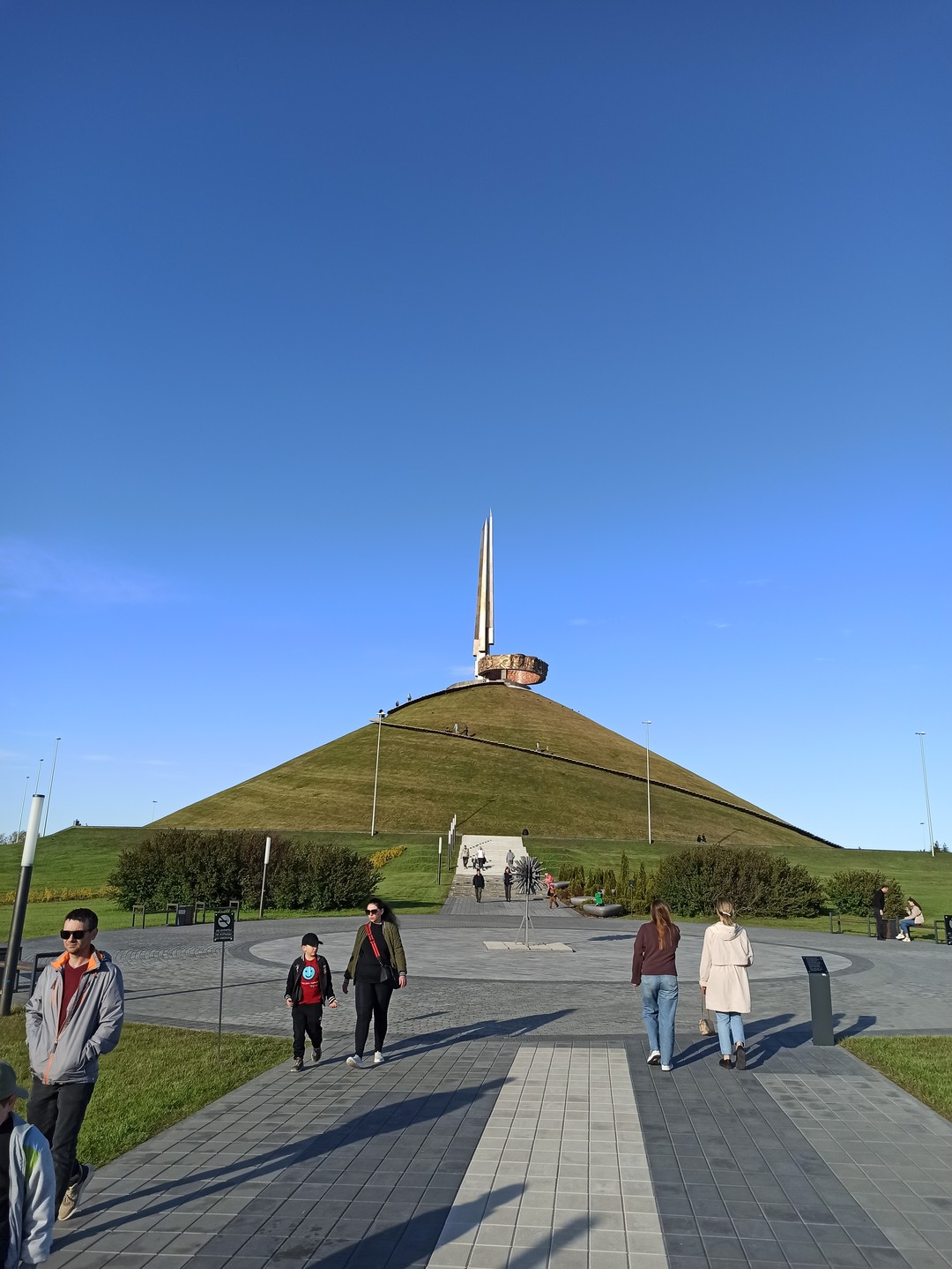 Хатынь и Курган Славы: групповая экскурсия из Минска (Анна)