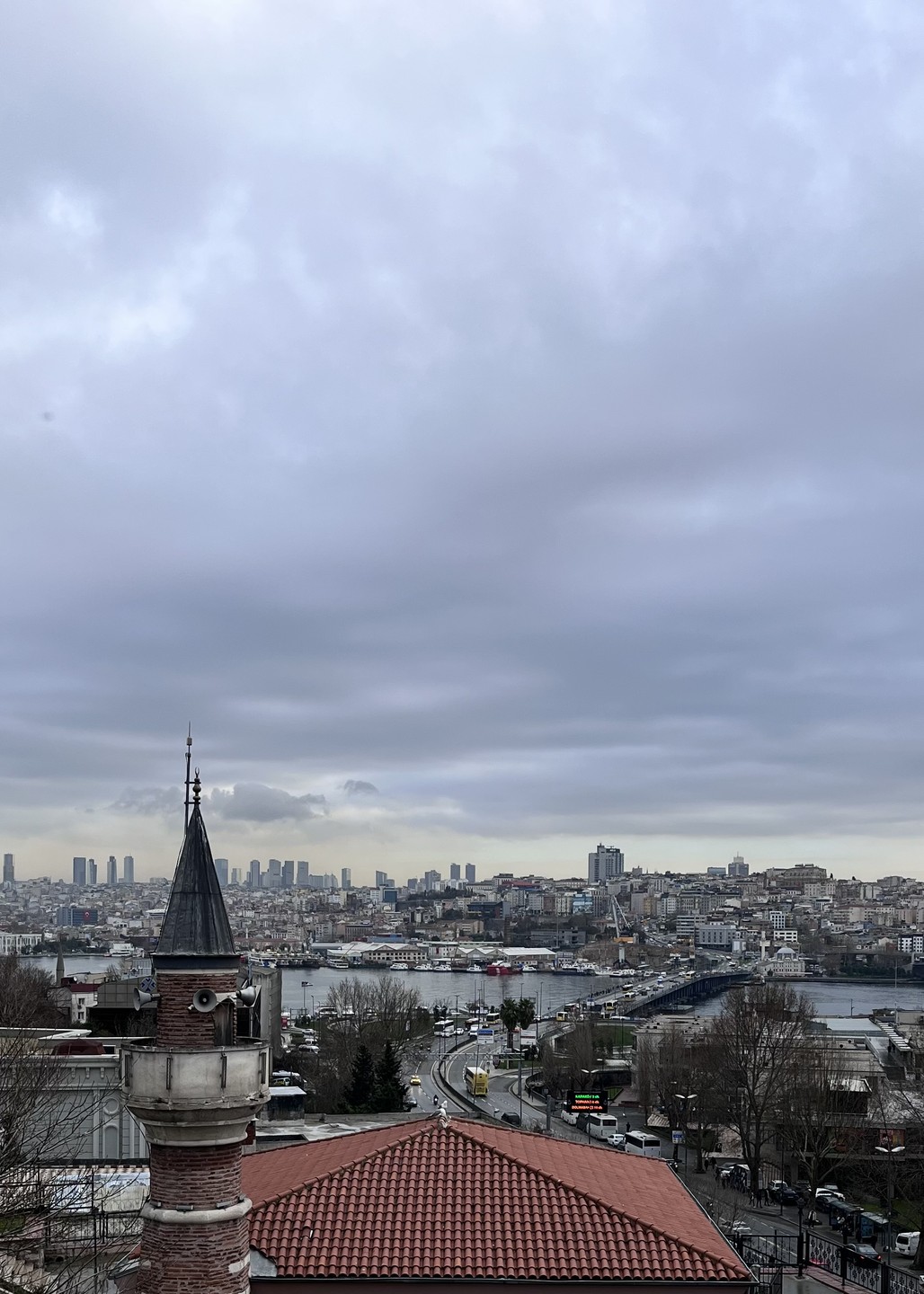 Добрый день! Выражаю свою благодарность гиду и команде организаторов. Прогулка прошла на высшем уровне. Такой контрастный