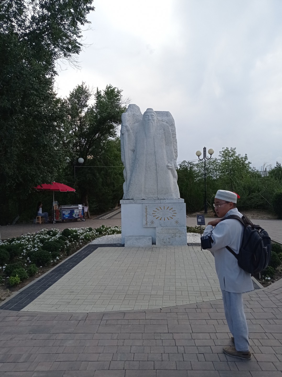 Отличная экскурсия. Гид Александр хороший рассказчик, с юмором. Подача материала не обычная, интересная: присутствует и рассказ