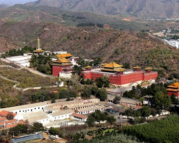 Императорский дворец Бишушаньчжуан, Восемь внешних храмов