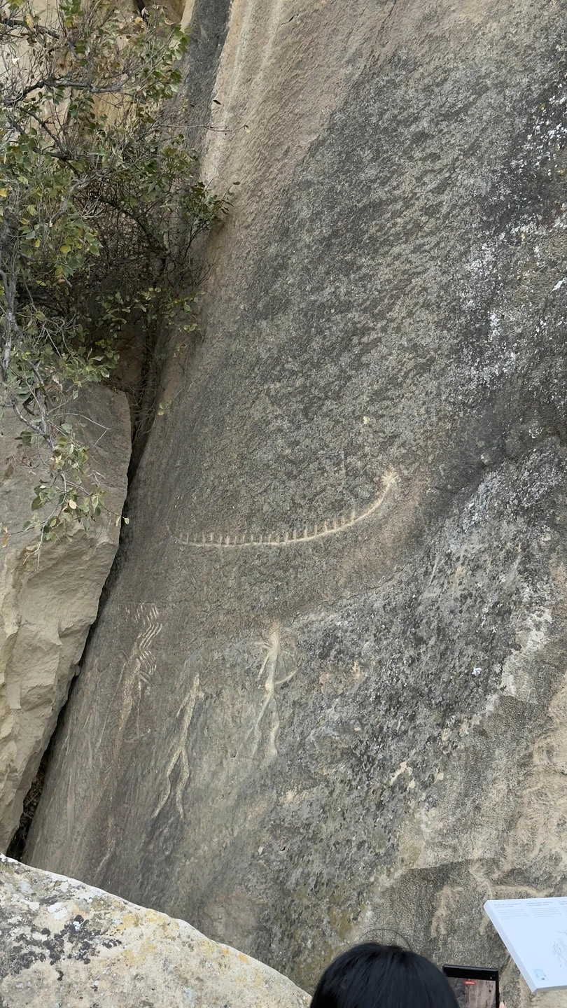 Нам очень понравилось этот экскурсия, гид Мурад, очень хороший позитивный человек, объяснял все по 3 языков