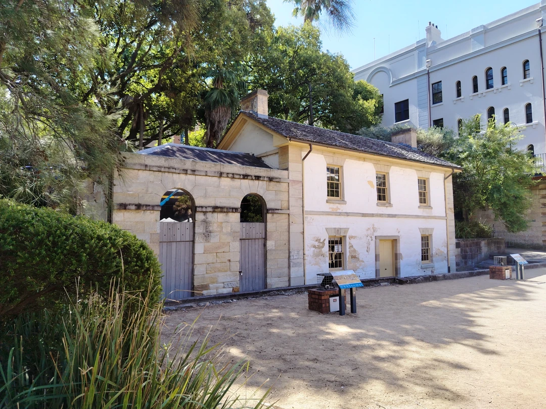 Это была замечательная обзорная экскурсия! Нас встретила экскурсовод Анна, очень доброжелательная девушка. Мы прошлись по знаковым