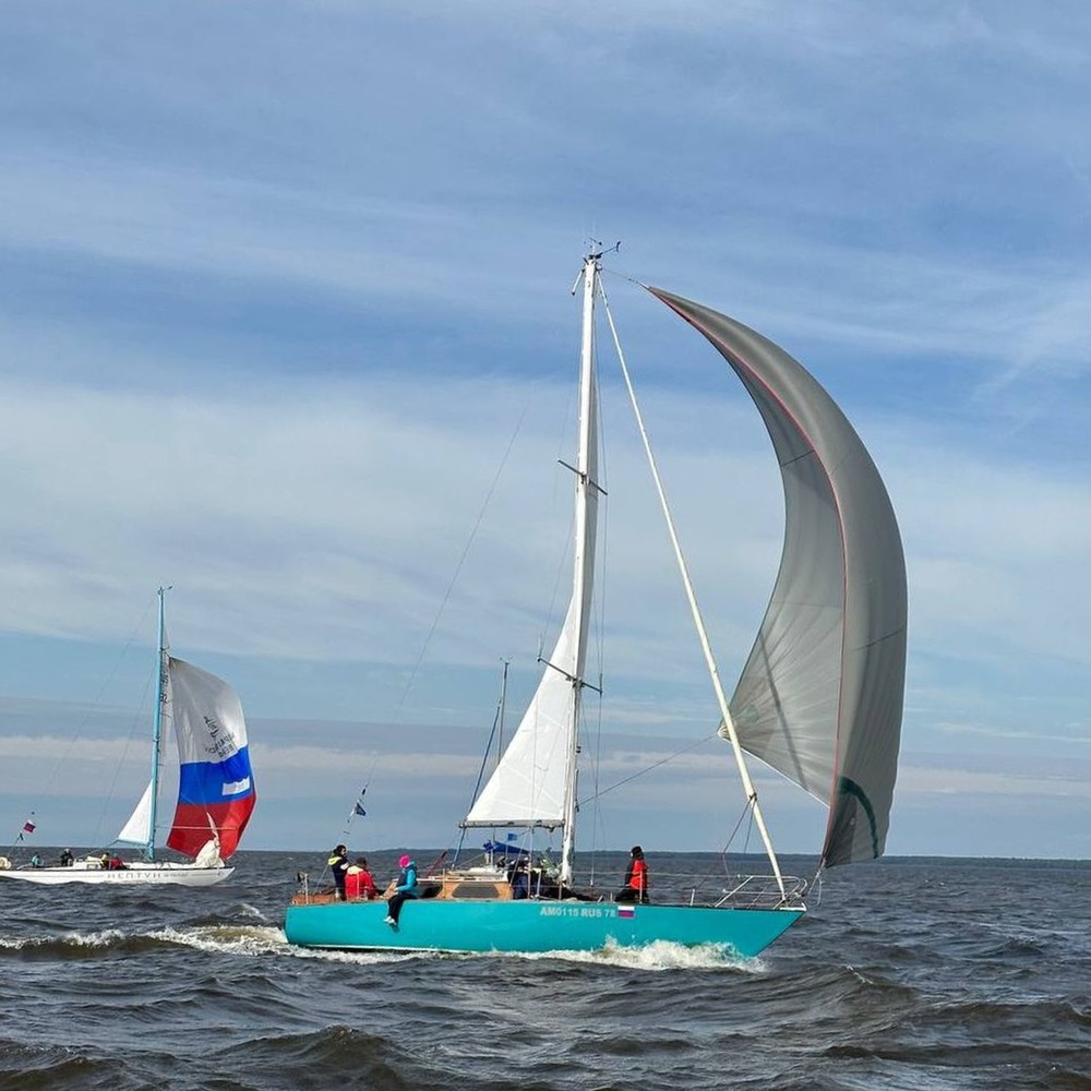 Экскурсия Парус, залив, волны и только вы!
