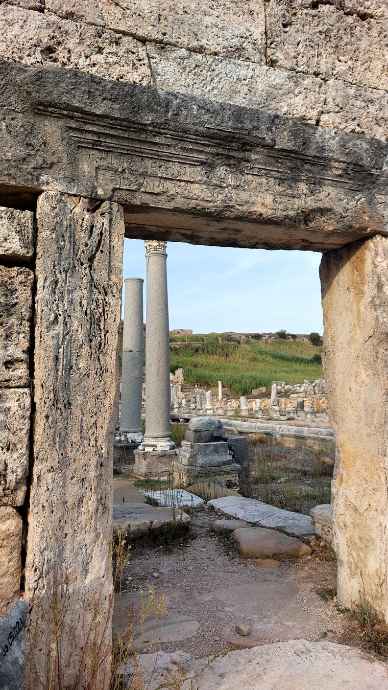 Квест-экскурсия «Античный Перге: в поисках диадемы императора Адриана» (7/14)