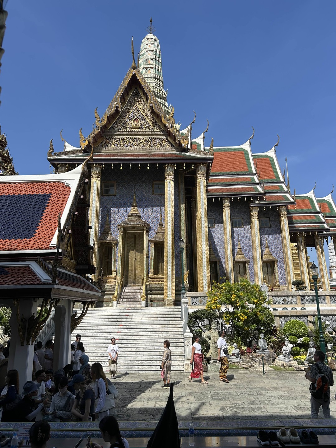 Отличная экскурсия, чтобы познакомиться с главными достопримечательностями Бангкока. Посетили все, что указано в программе экскурсии. Раттанапхон