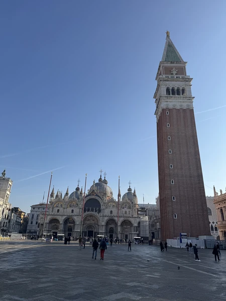 Прекрасная экскурсия! Удобная и структурированая подача информации. Увидели отдельные места, о которых даже не знали. Благодарю