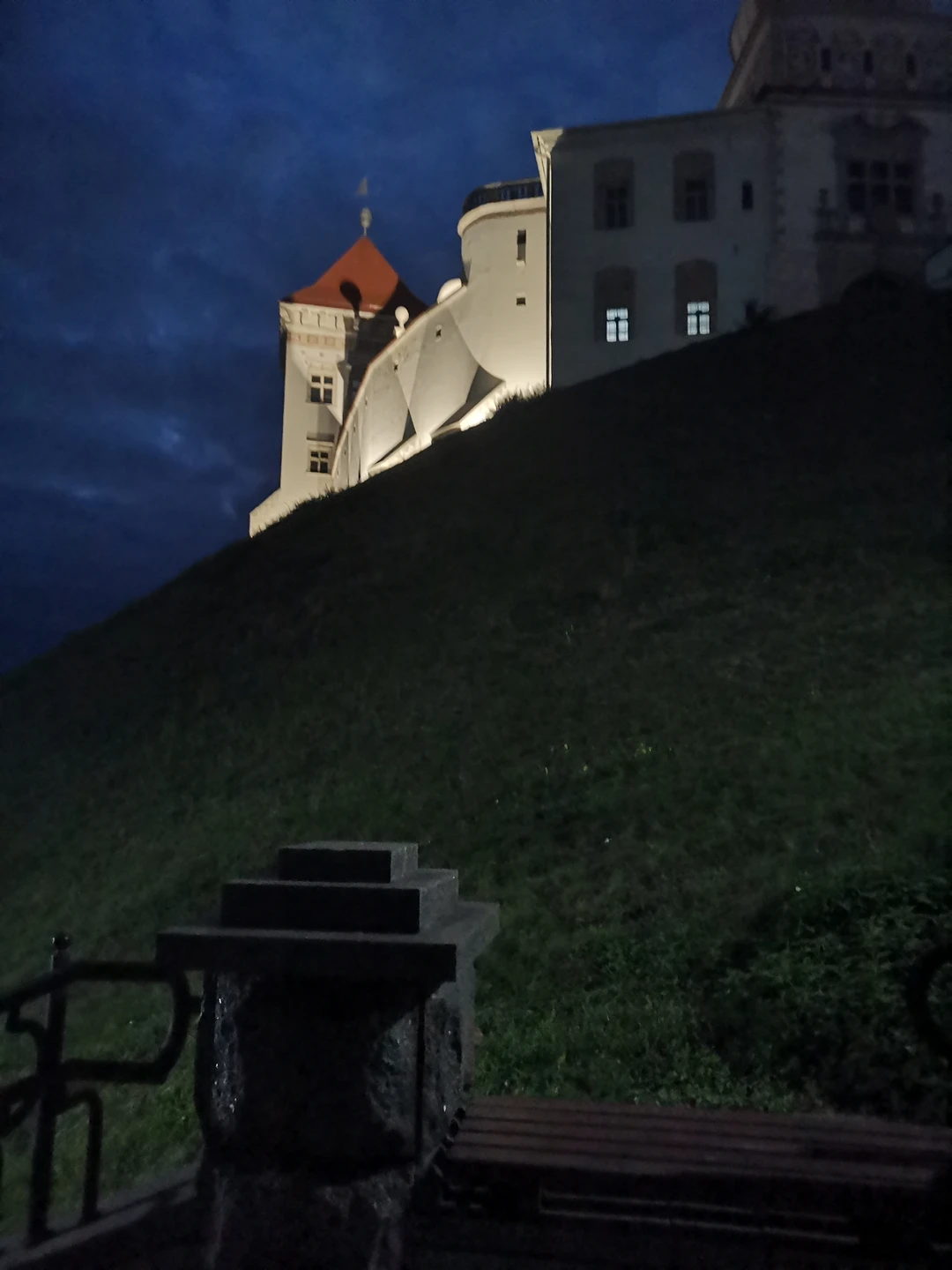 Экскурсия будет интересна человеку любого возраста, на мой взгляд, так как материал подаётся простым, и в то же время волшебным, сказочным языком