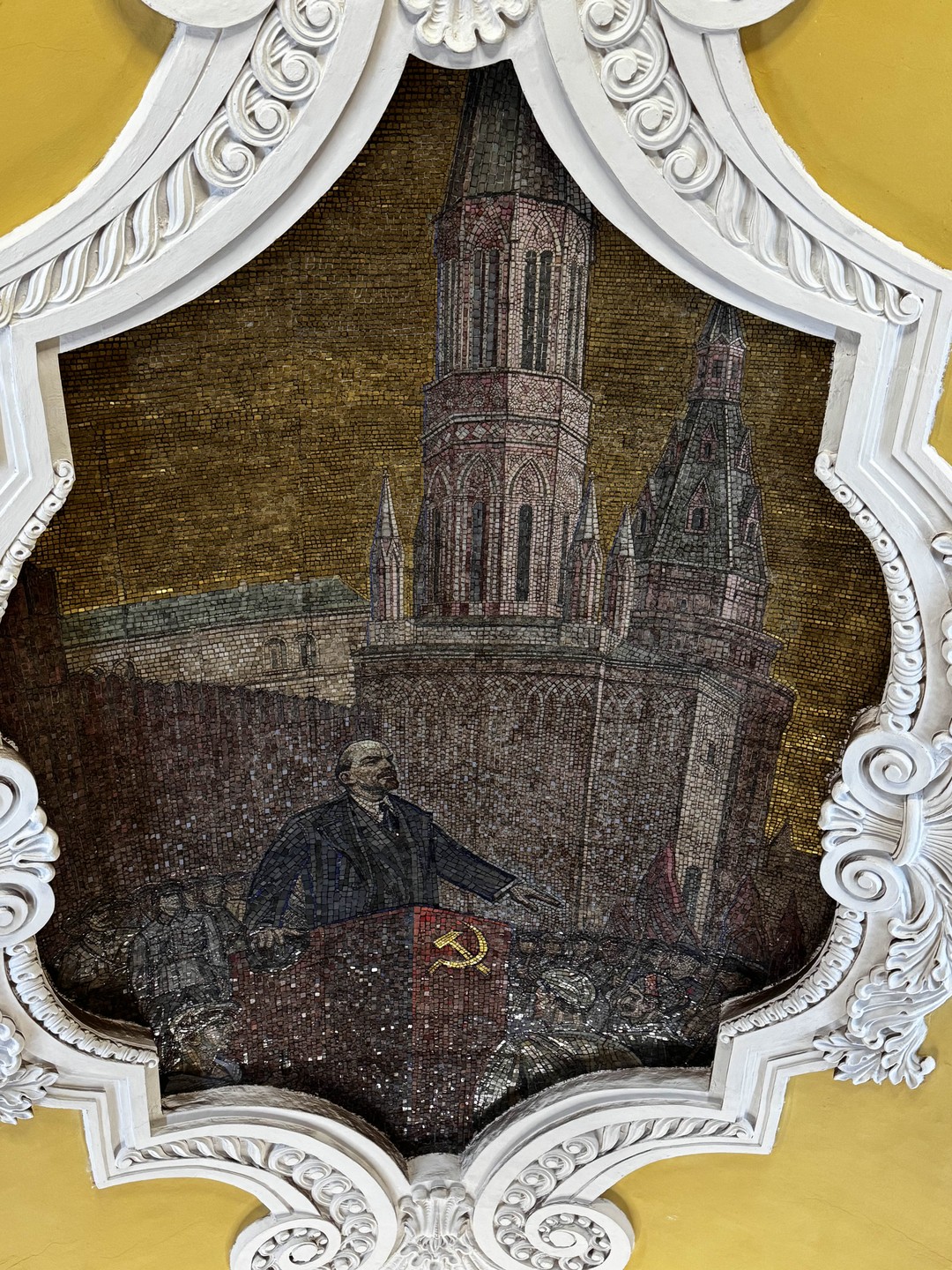 Шикарный экскурсовод. Юлия открыла нам столько деталей, которые в повседневной жизни даже не замечаешь. Подача информации