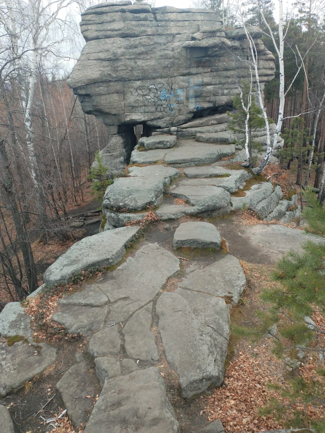 Это был наш последний день в Екатеринбурге. Елена смогла показать и рассказать о природных особенностях Урала
