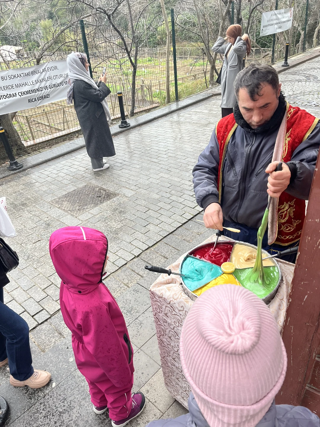 Маршрут, предложенный гидом понравился. До смотровой не добирается 90% туристов, поэтому здесь тихо, без суеты. Вид