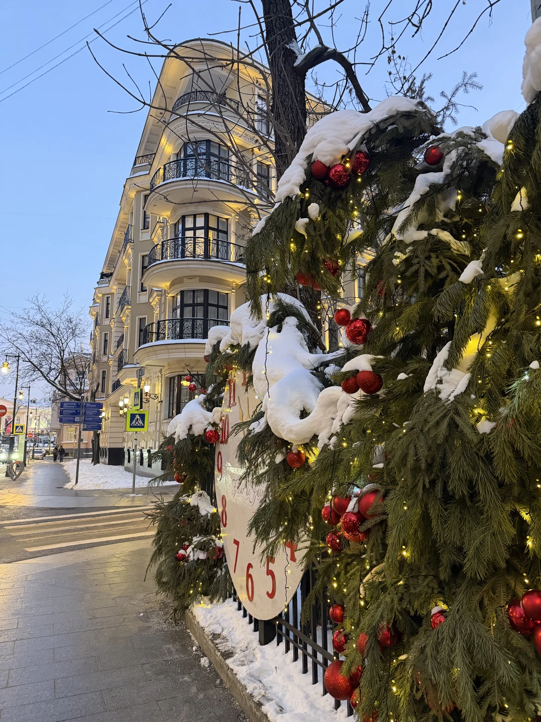 Экскурсия по Красному маршруту (Смоленская-Арбат-Гоголевский бульвар-Храм Христа Спасителя) очень понравилась. Интересные и редкие факты, очень живо