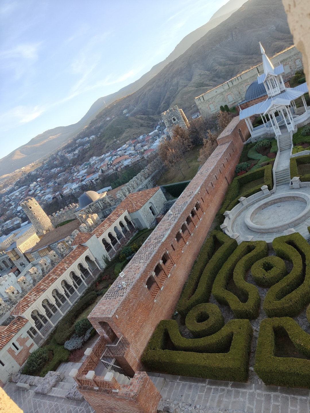 Экскурсия получилась замечательная, ездили с Георгием, было познавательно и весело, рекомендую