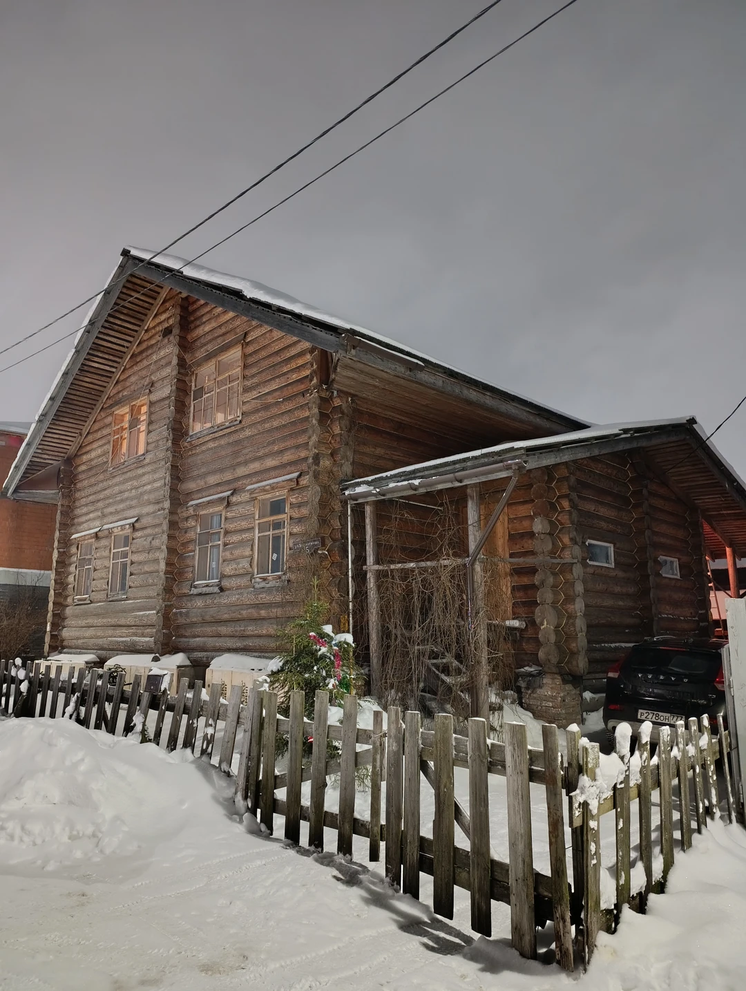 Были на экскурсии с Ириной, в составе: взрослый и трое детей 9,14 и 19 лет. Очень