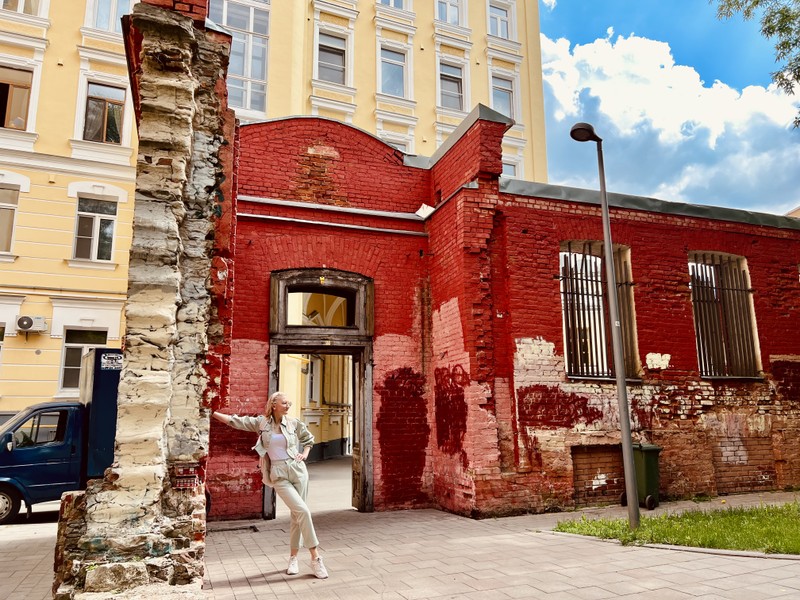 Неожиданная Москва: прогулка по дворикам и переулкам с загадками и полароидом