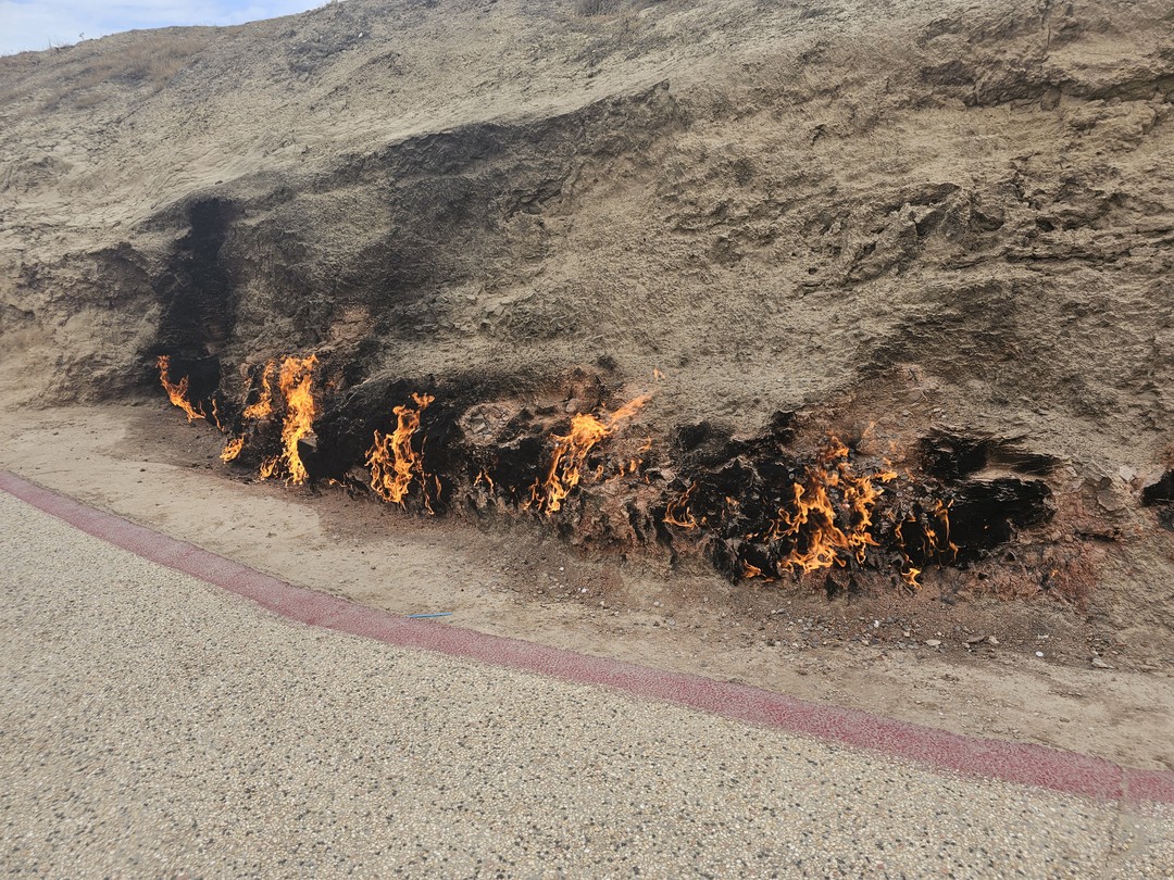 Я выбрала не совсем удачное время для осмотра достопримечательностей в Баку, т. к. весь центр был