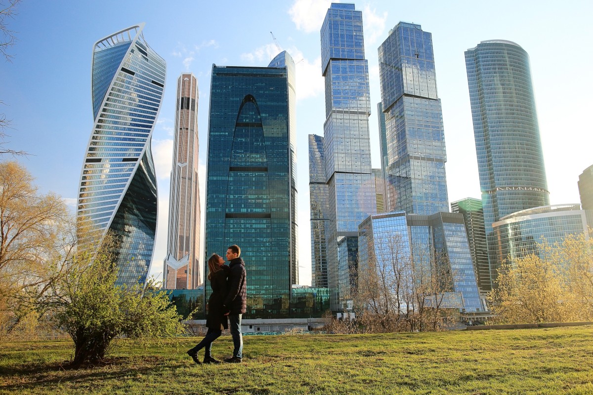 Фото 6 - Экскурсия: "Семейный тур в Москву: прогулка с фонарщиком, детективная экскурсия и «Мосфильм»"