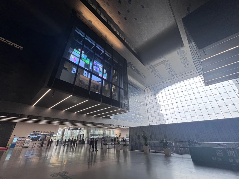 Шикарно провели время на стыковке в Шэньчжэне! Экскурсоводу Зое спасибо! Как ни странно, сам «музей науки