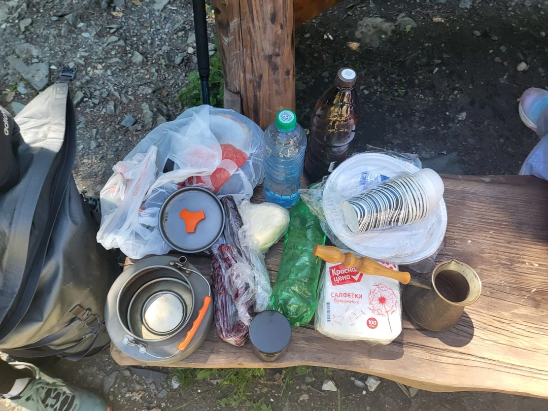 Это была замечательная экскурссия! Мы были крайне поражены подготовке Романа, снабжению, четкости действий. Мы шли необычной