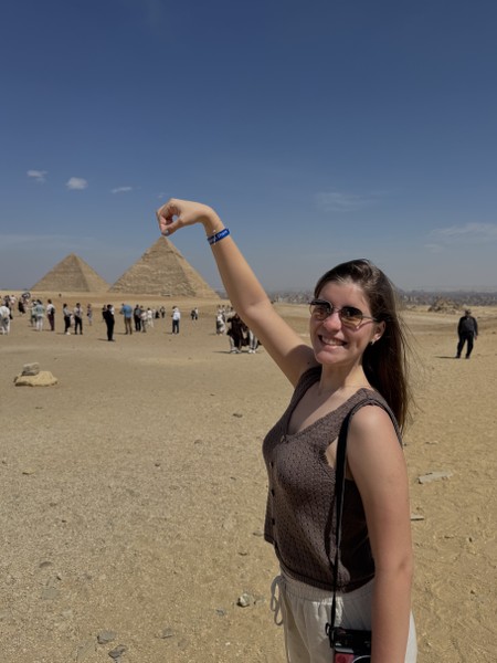 Нас ездило 3 человека. Организовали индивидуальный трансфер + индивидуальную экскурсию. Гид Шериф — шикарный экскурсовод. Рассказал