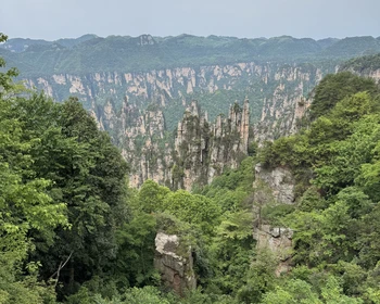 Горы Аватара, лифт «Ста драконов»