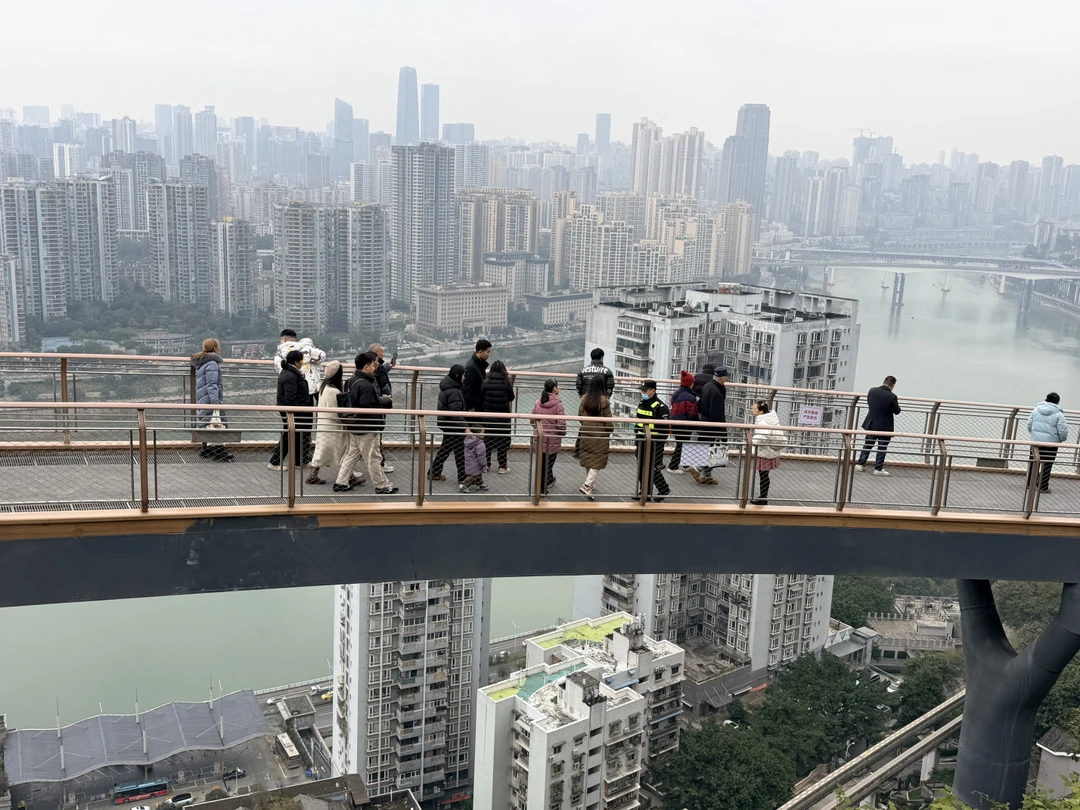 Экскурсию проводила замечательная и очень внимательная Алина! Экскурсией остались довольны! Также Алина дала много рекомендации для