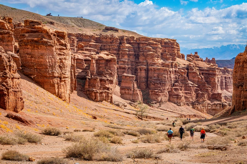 Своей компанией по природным чудесам Казахстана: горы Актау, озеро Каинды и Чарынский каньон