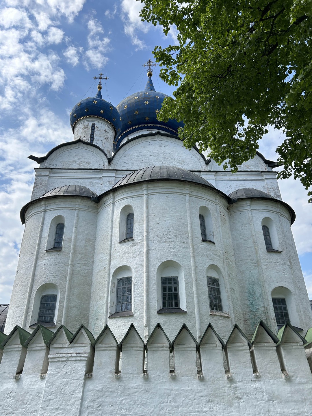Хотим выразить огромную благодарность Евгению за увлекательную и познавательную экскурсию! Нам очень понравилось, как он подаёт