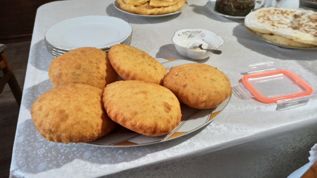 Попали на мастер-класс к замечательной хозяйке Альмире, которая обучает детей русскому языку, а в свободное время