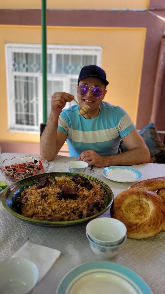 Чарующие горы, кристально чистые озёра, душевная и дешевая кухня, уникальные петроглифы, атмосферные базары и колоритные праздники