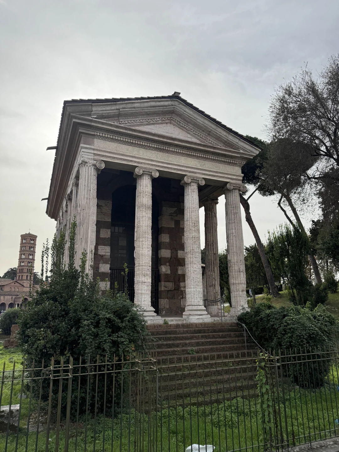 Экскурсия была замечательной! Прежде всего хочу отметить ответственность Елены, она пришла раньше на место встречи, прислала