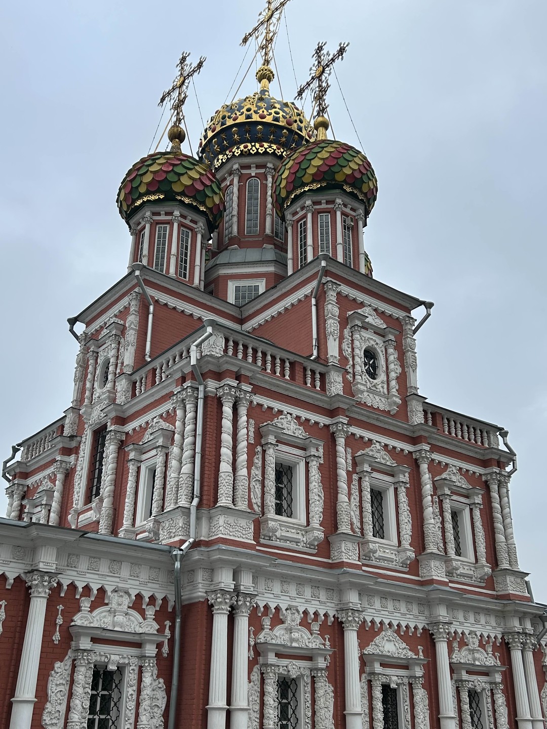 Нам все понравилось, экскурсовод - историк, разбирается в иконописи, автор своей книги о ликах святых. Основные
