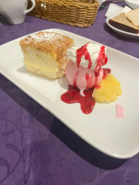 Замечательная, насыщенная и очень увлекательная экскурсия. Огромная благодарность нашему прекрасному гиду Елене! Ее любовь к своему