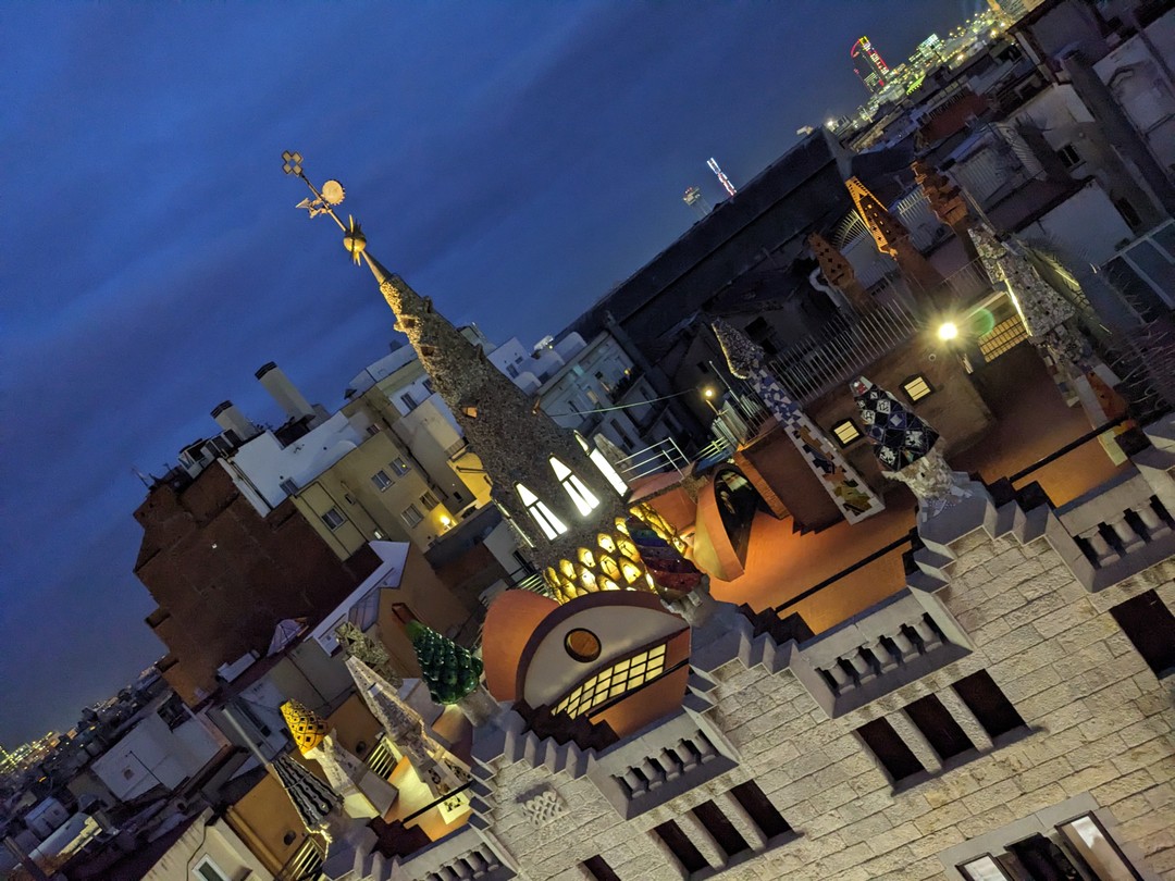 Вот и новая встреча с Евгением! На сей раз он открыл для нас ГАУДИ! В течении