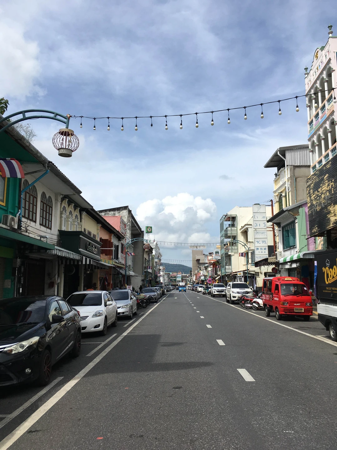 Экскурсия очень понравилась. Понравилась нестандартная подача материала Дмитрием, его юмор. Узнали о буддизме, истории Тайланда, королевской