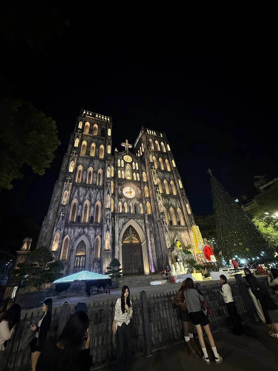 Елизавета отличный гид, которая рассказала основную историю Вьетнама и погрузила в быт и обычаи местных жителей