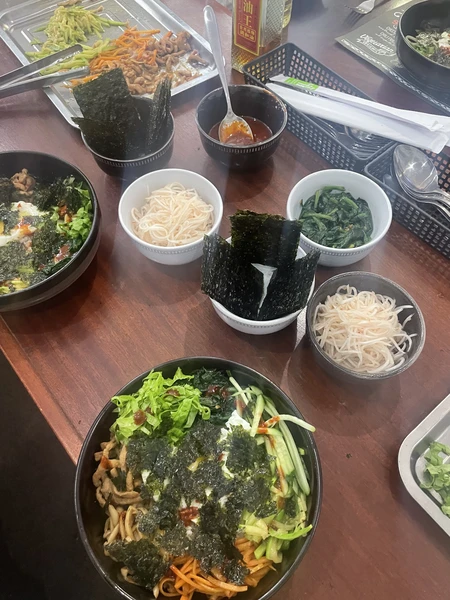 Чудесный опыт! С удовольствием послушали про корейскую кухню, традиции, приготовили под четкими инструкциями хозяйки очень вкусный