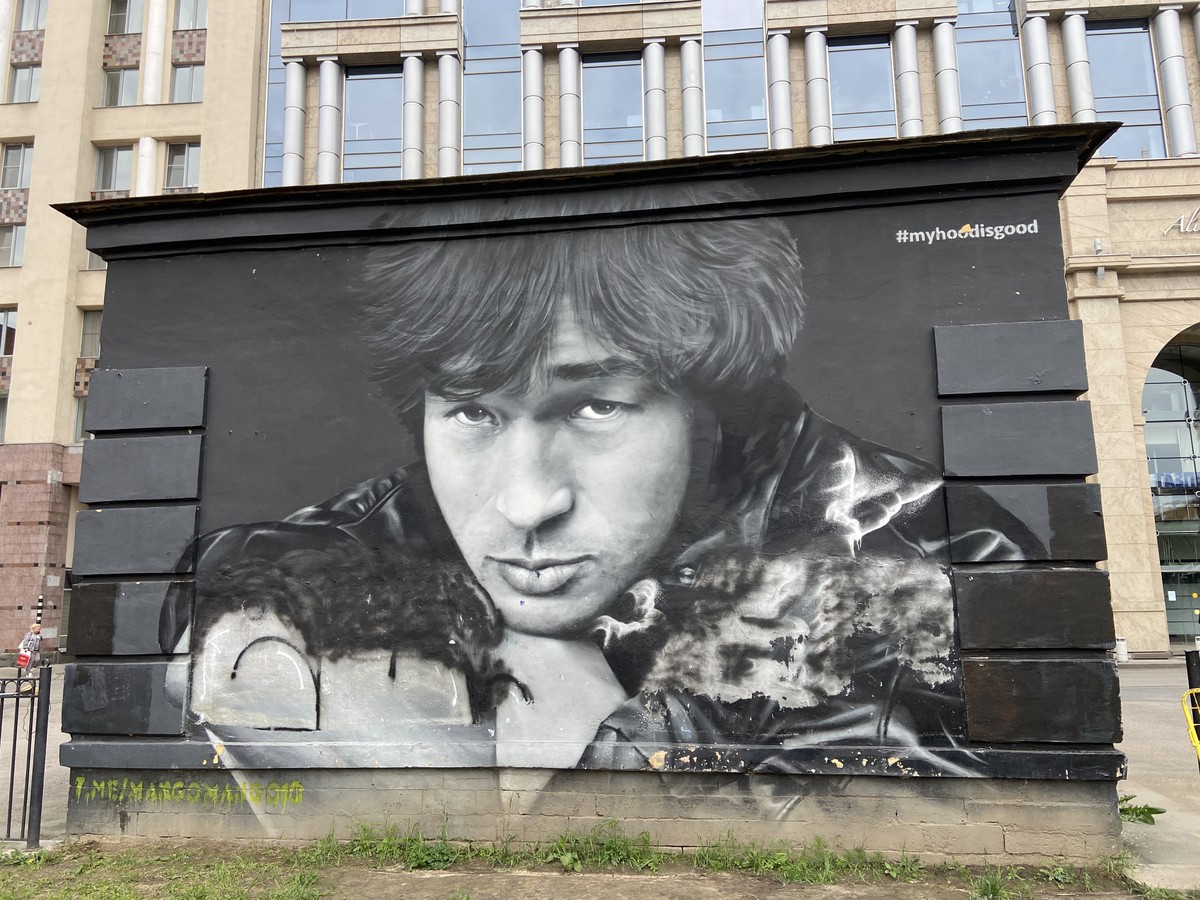 На мотоцикле по вечернему Питеру или к разводным мостам