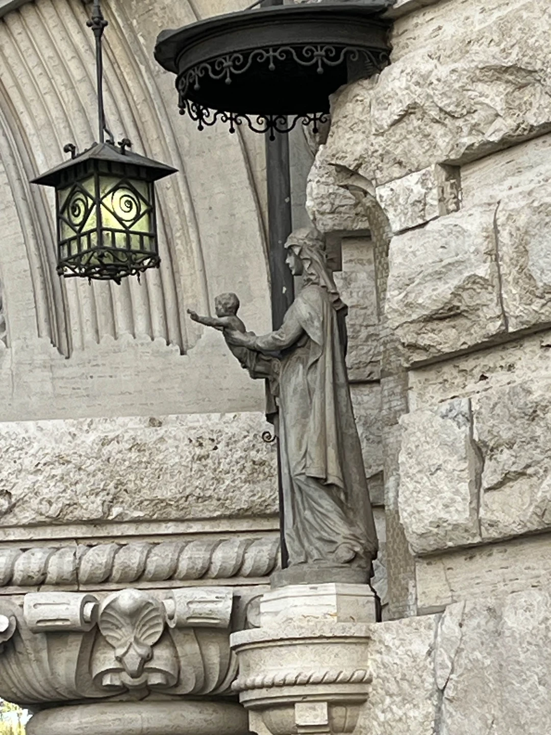 Прекрасная экскурсия по очаровательному району Коппеде и вилле Торлония. Гид Наталия прекрасно эрудированна, профессиональна, внимательна и