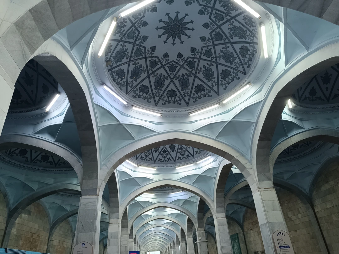 Огромная благодарность Константину за проведенную экскурсию! Интересный колоритный город, есть красивые станции метро, необычные достопримечательности -