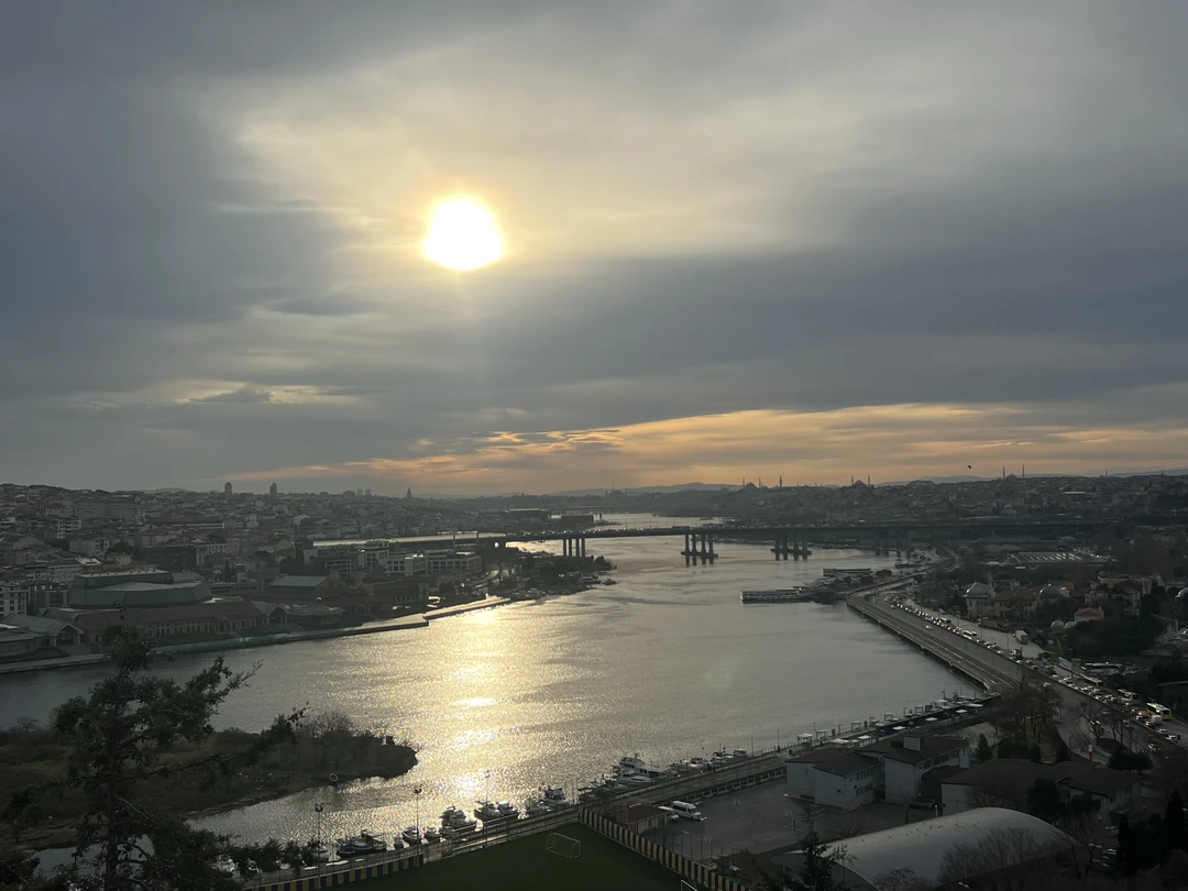 Прекрасная прогулка, интересные рассказы, красивые уголочки Балата, которые самим сложно найти, а куда-то и вовсе не попасть!