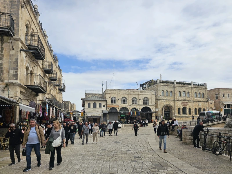 Мы впервые прилетели в Тель-Авив и практически сразу поехали в Иерусалим - увидеть главное